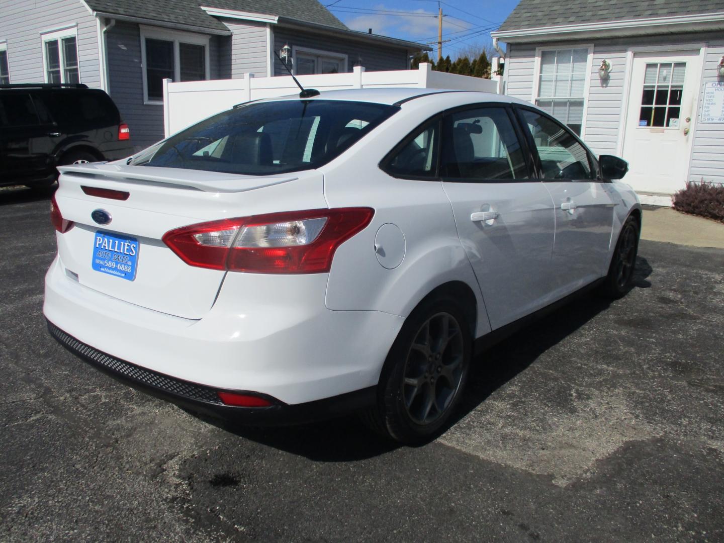 2013 WHITE Ford Focus (1FADP3F29DL) , AUTOMATIC transmission, located at 540a Delsea Drive, Sewell, NJ, 08080, (856) 589-6888, 39.752560, -75.111206 - Photo#8